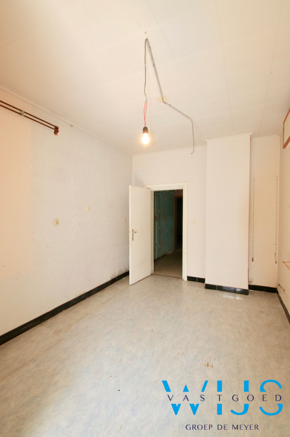 Ruime bungalow met bijgebouw op een ideale locatie in Assenede ! 