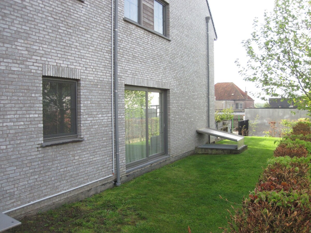 Hedendaags 2-slpk-appartement met groot terras 
