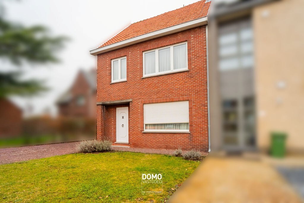 Halfopen bebouwing met grote tuin en 3 slaapkamers 