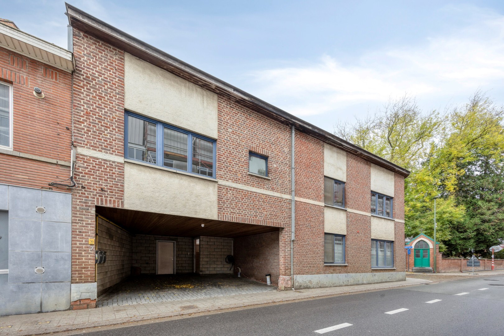 Appartement met 3 slaapkamers, autostaanplaats en terras in het centrum van Lubbeek – EPC 220 kWh/m² - bewoonbare opp. 182 m² 