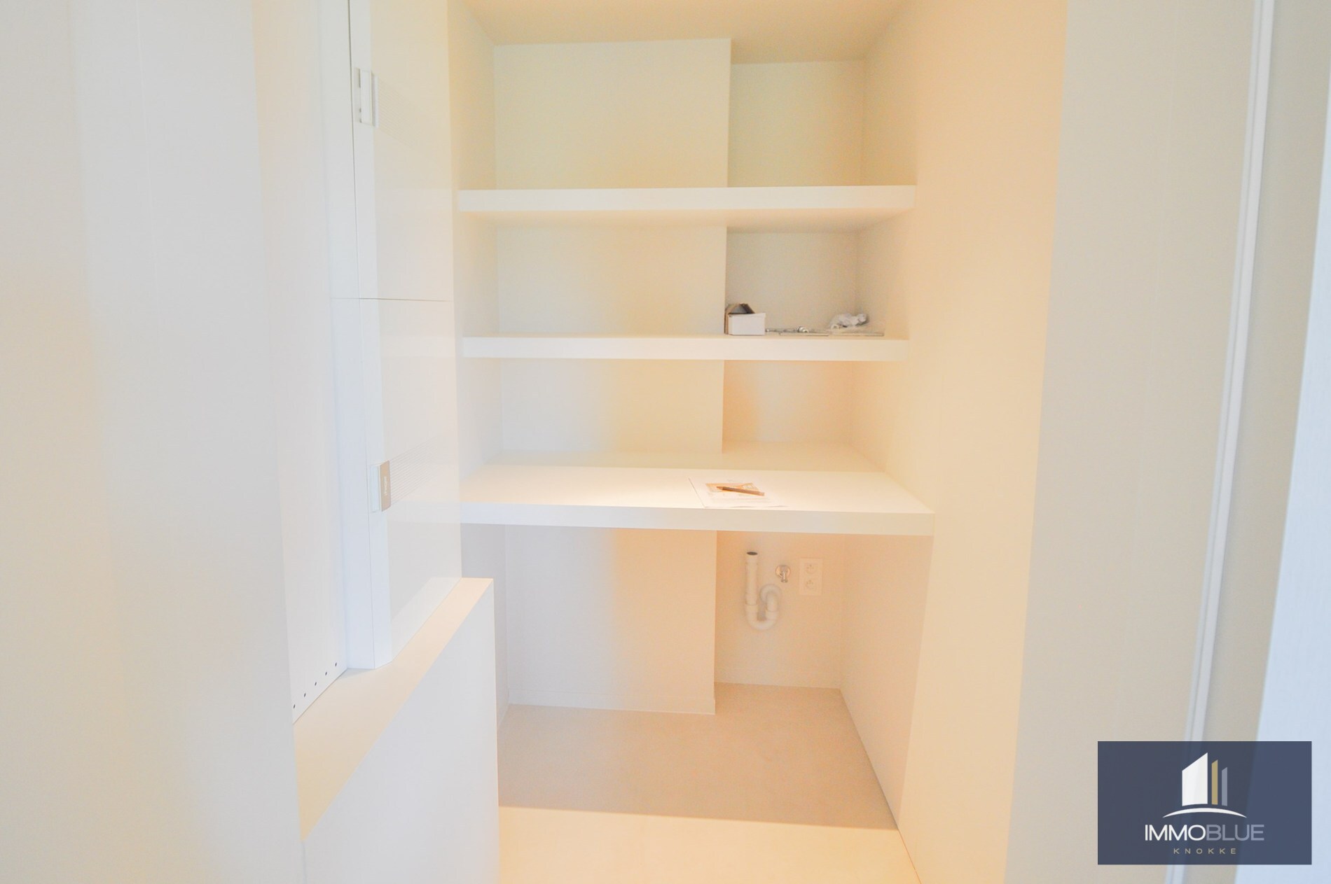 Volledig gerenoveerd hoek-appartement met een prachtig zicht op het Zegemeer. 