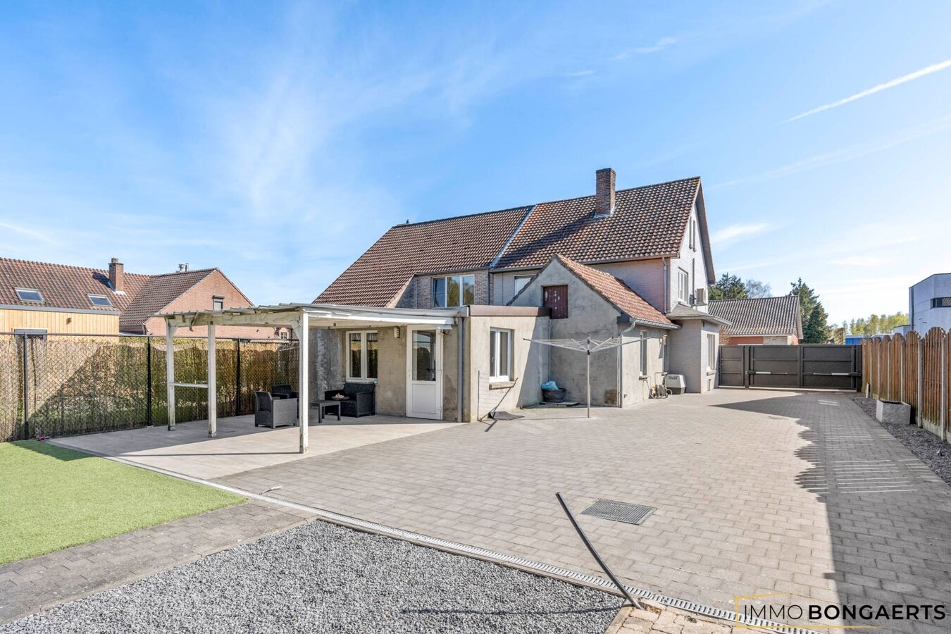 Gerenoveerde woning met vier slaapkamers 