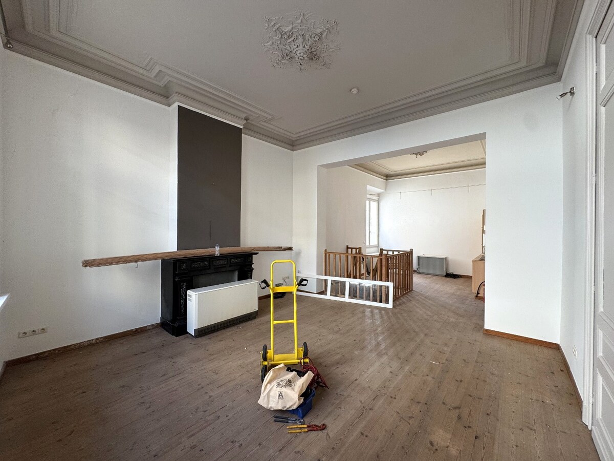 Karaktervolle herenwoning in neo-Vlaamse renaissancestijl met uitzonderlijk potentieel op topligging nabij zee 