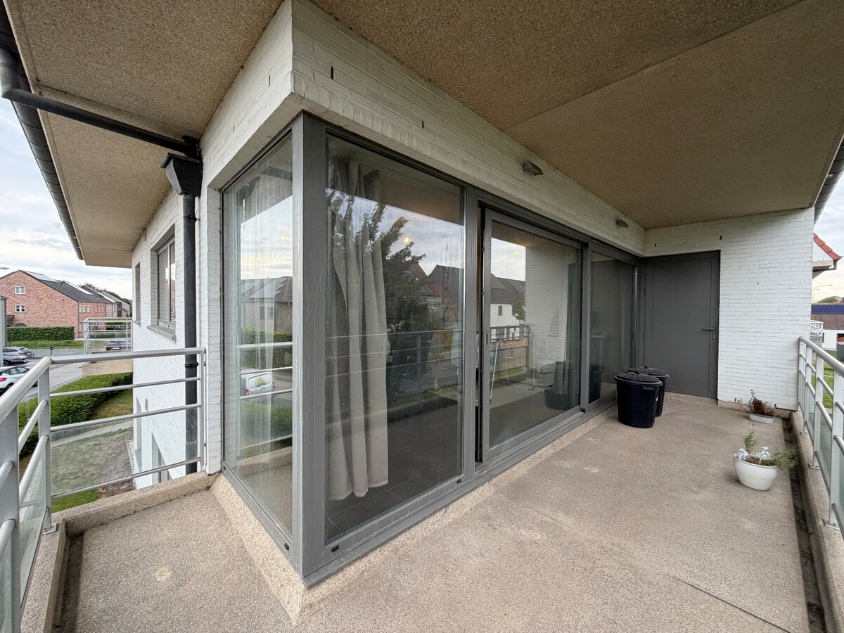 2 slpk-appartement nabij allerhande voorzieningen. 