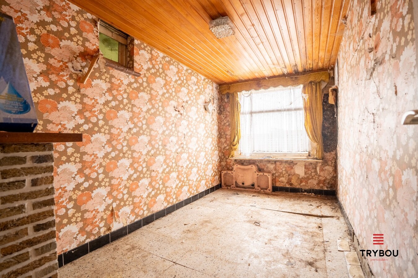 Te renoveren woning met bijgebouw en tuin in Houthulst 
