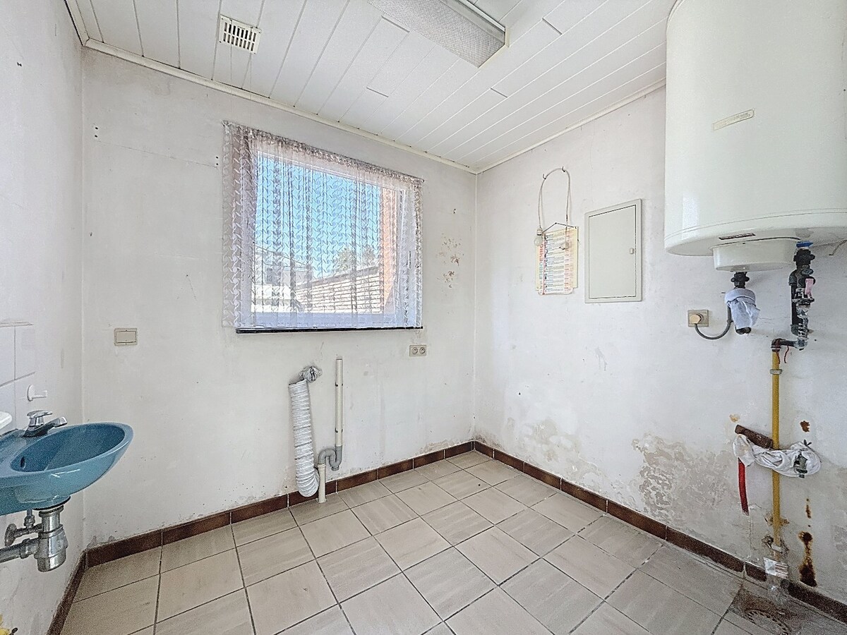 Te renoveren woning met garage en tuin nabij centrum Zottegem 