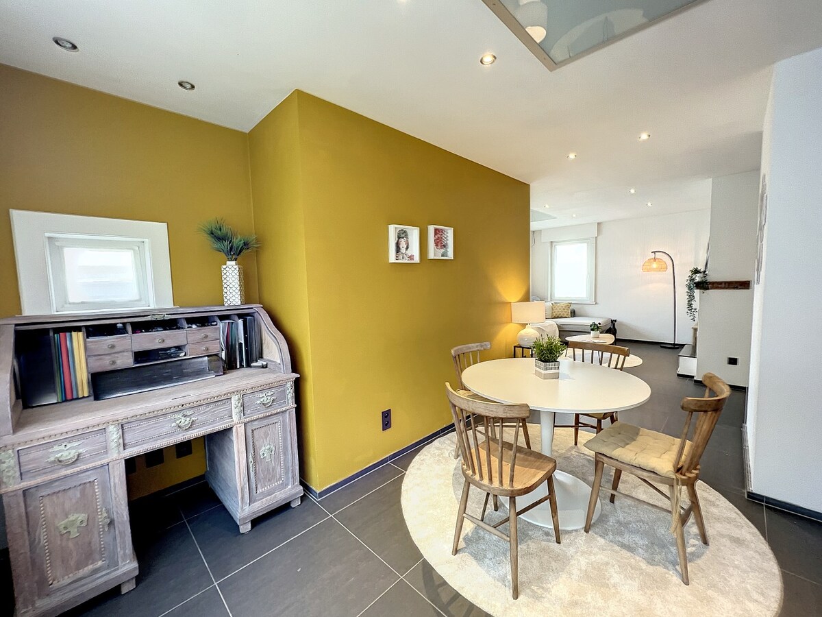 Landelijk gelegen, prachtige halfopen woning met twee (mogelijks drie) slaapkamers. 