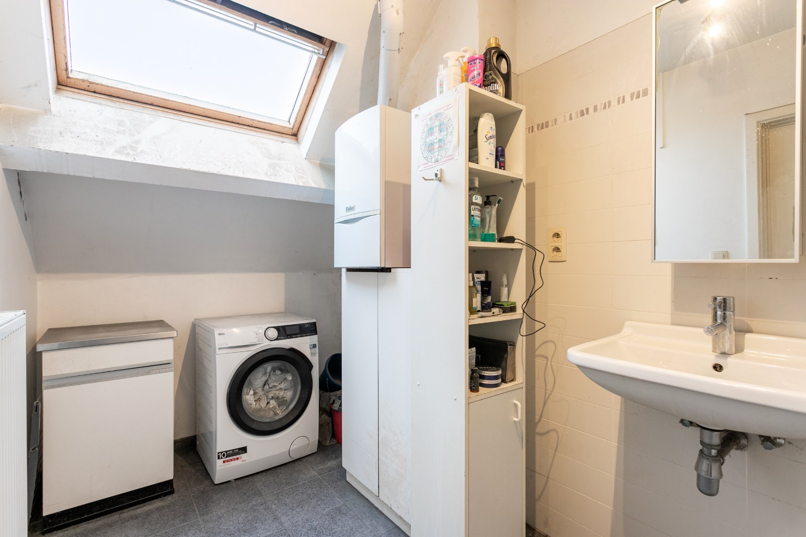 opbrengsteigendom: commercieel glv en 3 appt 