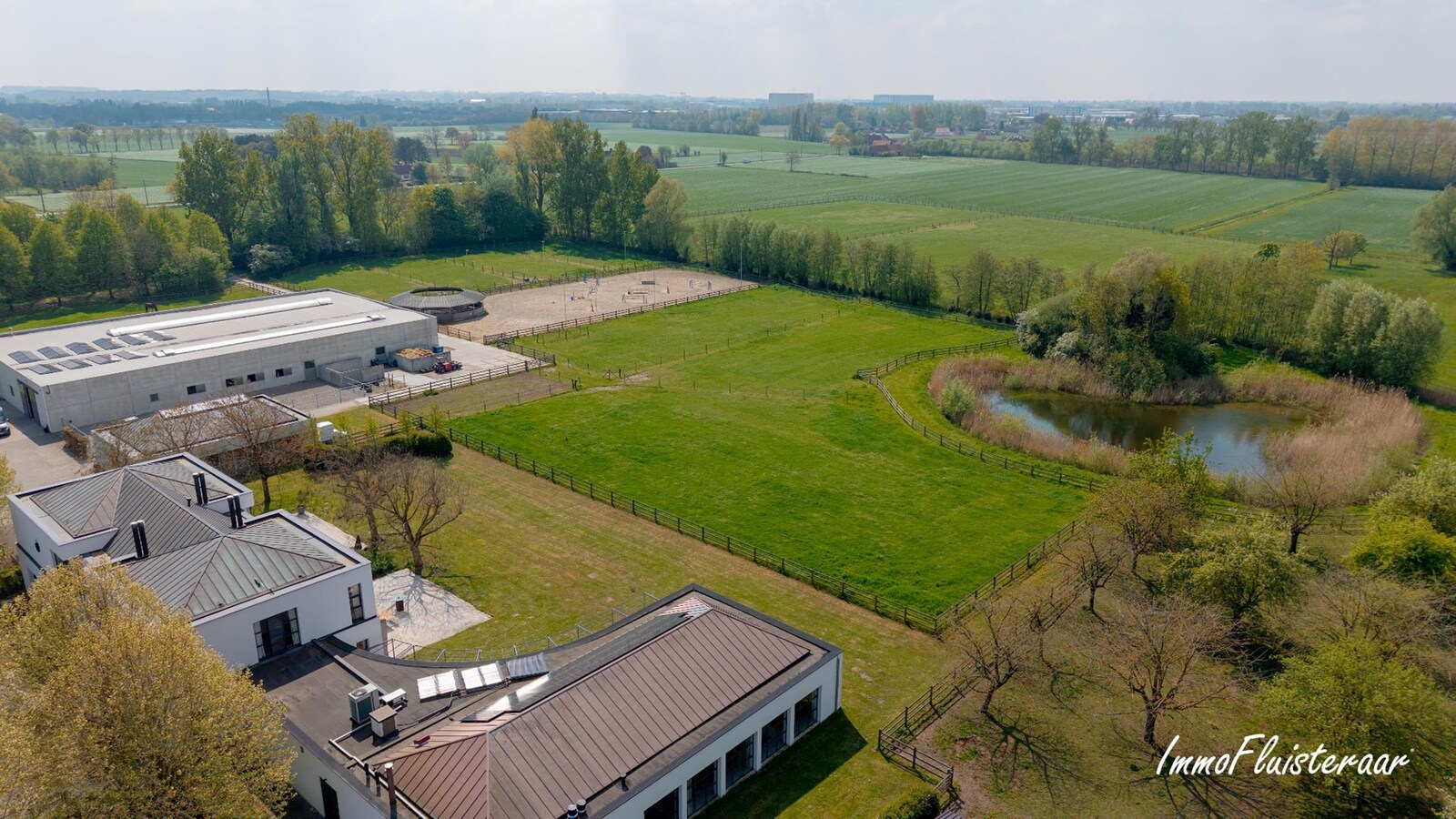 Exclusieve villa met professionele hippische accommodatie op ca. 14,5 ha (mogelijkheid tot aankoop extra gronden) te Astene (Deinze) 