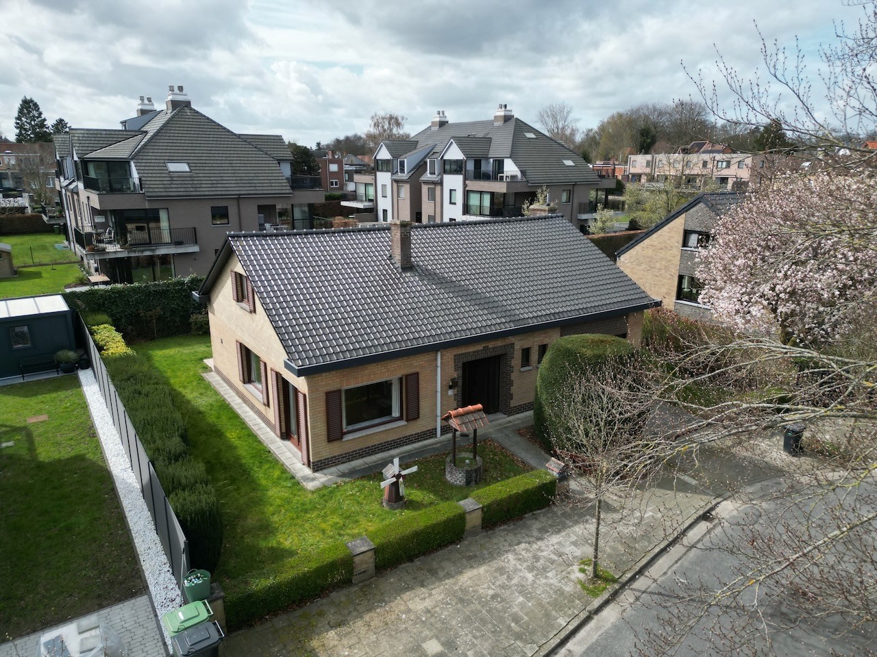 Inschrijven voor een bezoekmoment via de website www.thehousefriend.be 