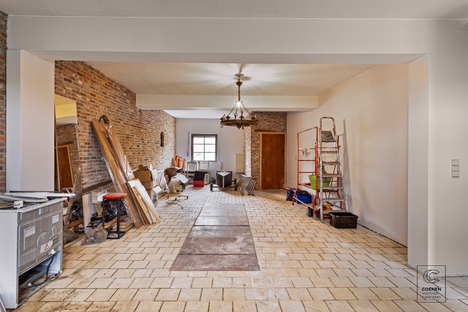 OPBRENGSTEIGENDOM bestaande uit twee appartementen en twee studio's op een perceel van 568 m2 gelegen op een uitstekende locatie te Hoboken 