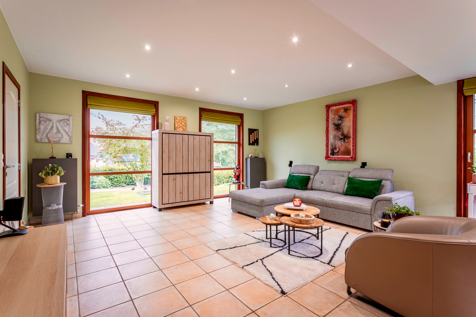 Instapklare woning met 3 slpks, garage, carport en tuin 