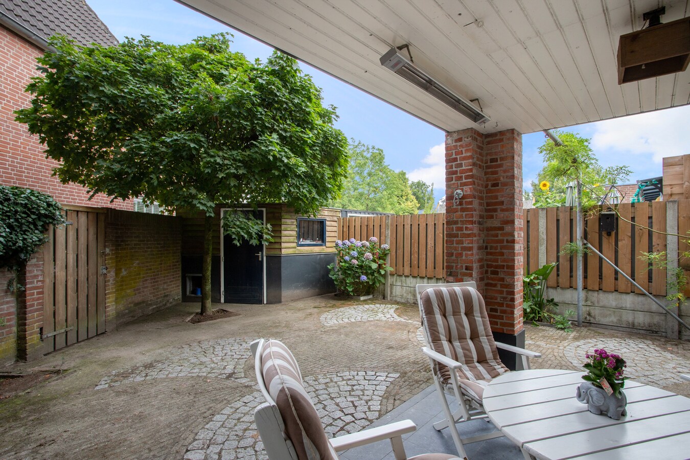Wonen naast de kerk én in een gemeentelijk monument aan de Kerkstraat 12 Diessen. 