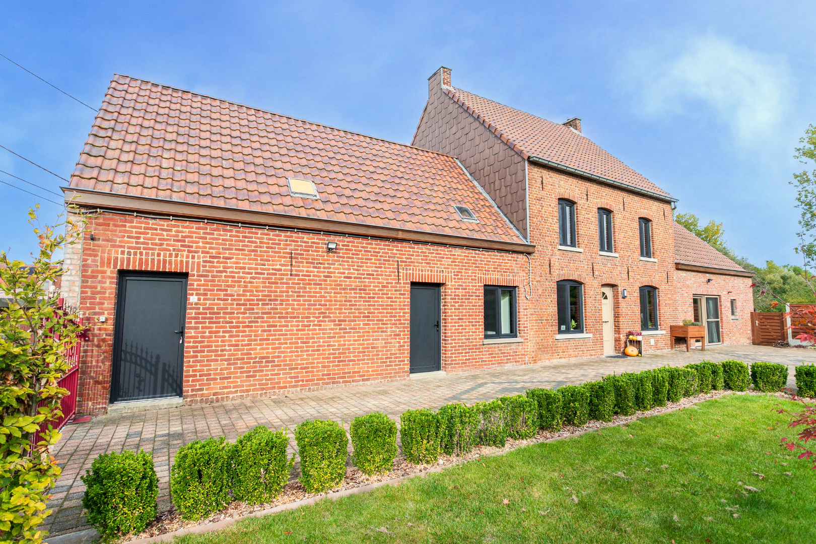 Charmante en instapklare villa (EPC C) met 3 slpks, prachtige tuin, ruime schuur en tal van mogelijkheden 
