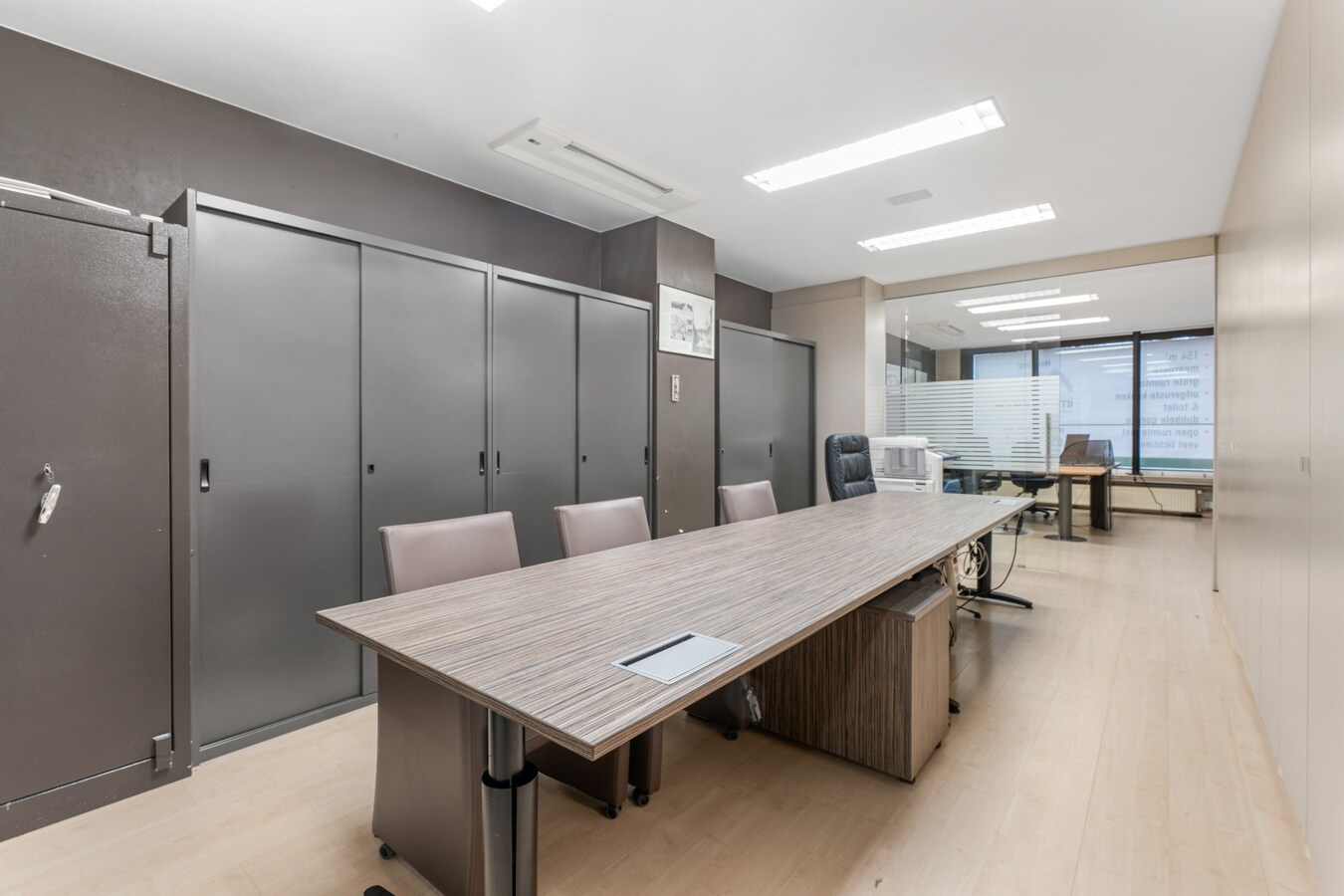 Immeuble commercial à Oostduinkerke - parfait pour bureau ou activité commerciale 