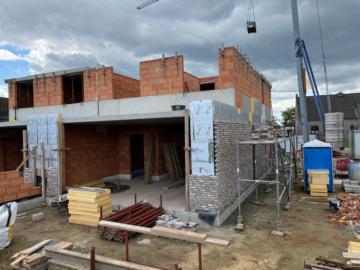 Mijmeren over de velden - luxueuze half open nieuwbouwwoning in Rotem 