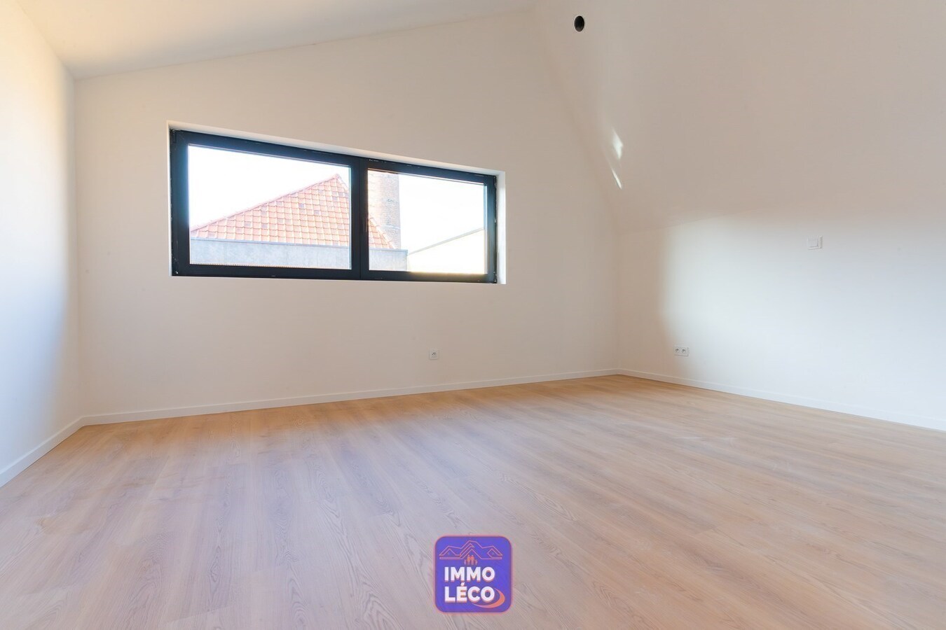 Maison neuve style "LOFT" avec patio, dans un clos résidentiel proche du centre-ville ! 