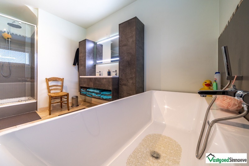 Rustig gelegen instapklare woning met 5 slaapkamers op 667 m² te Ichtegem 