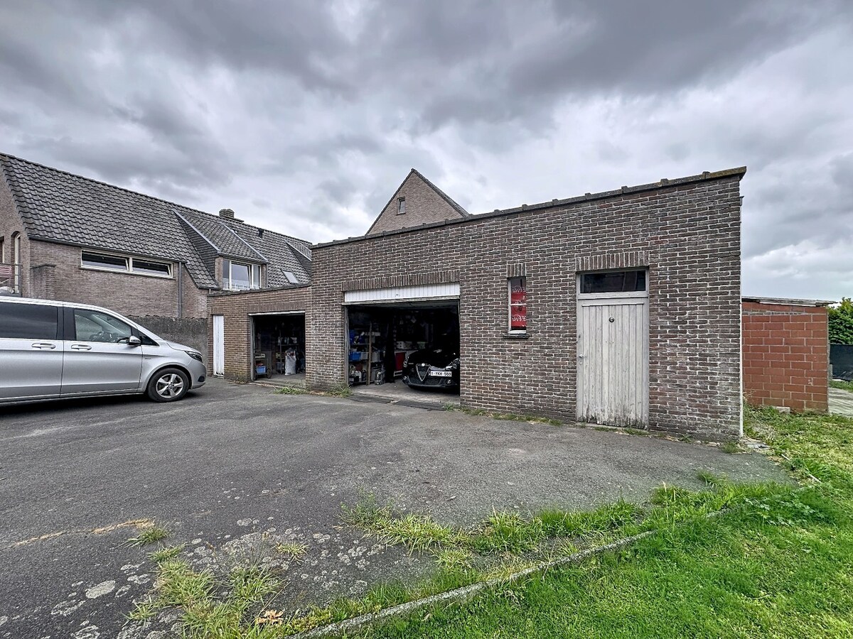 Woning met veel opbergruimte te Zomergem! 