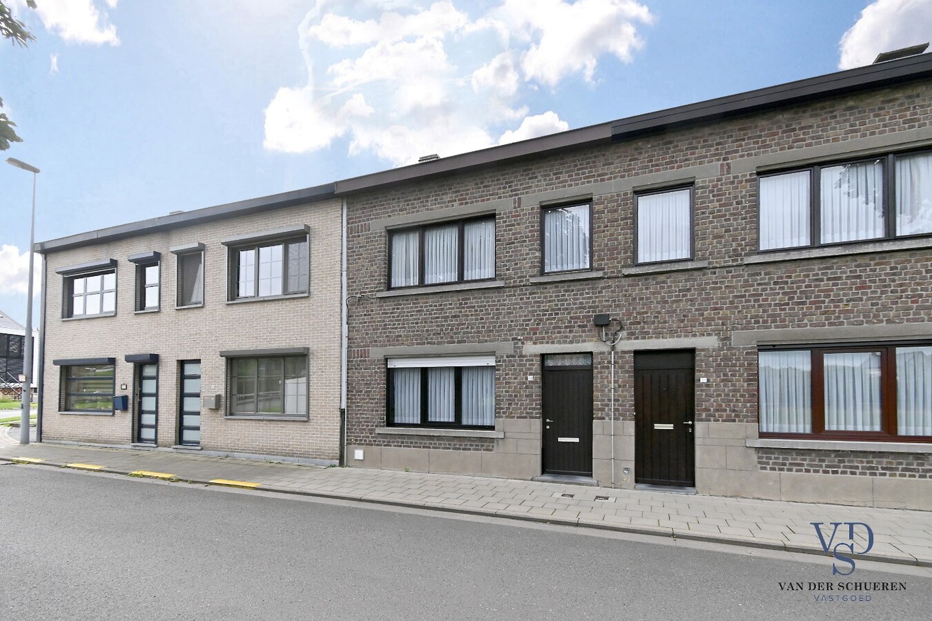 Degelijke rijwoning. 