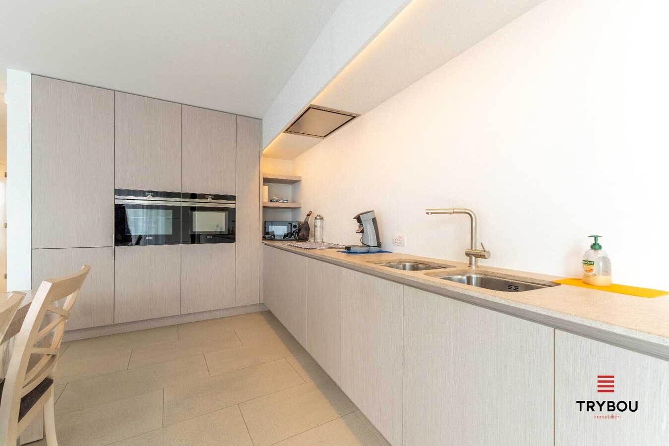 Appartement met 3 slaapkamers, garage en 2 staanplaatsen in Houthulst! 