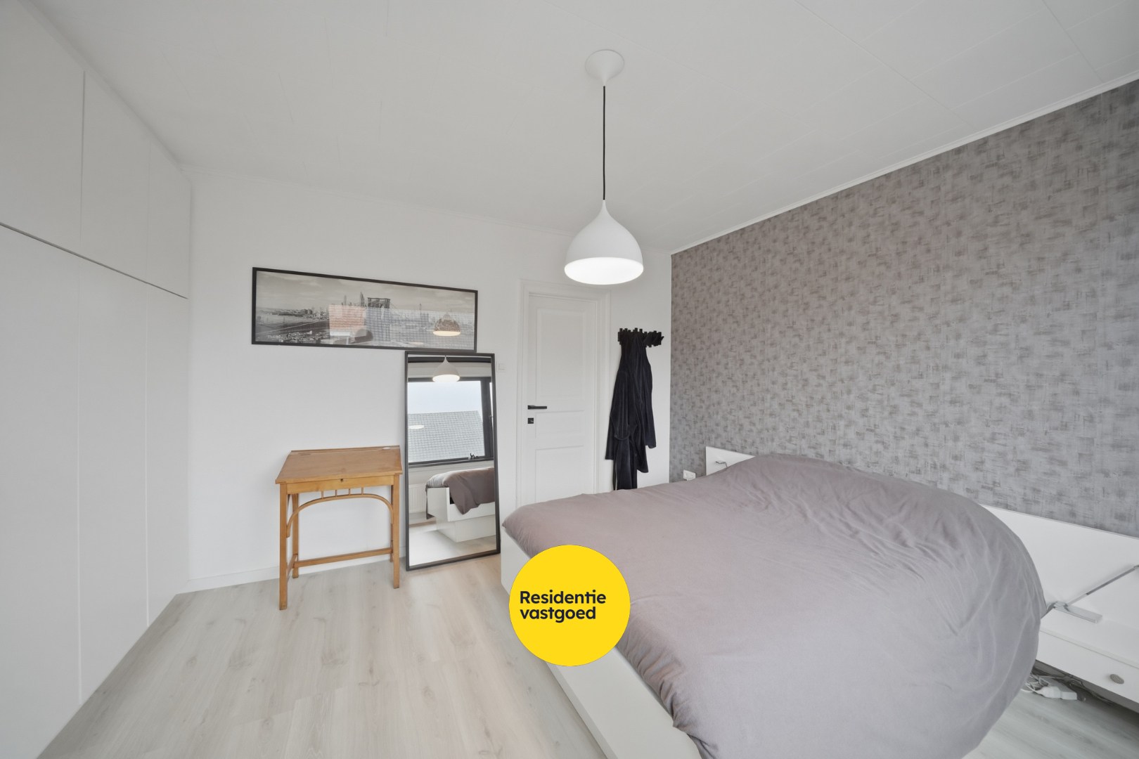 Ruime bel-étage woning met tuin en garage op rustige ligging te Bredene 