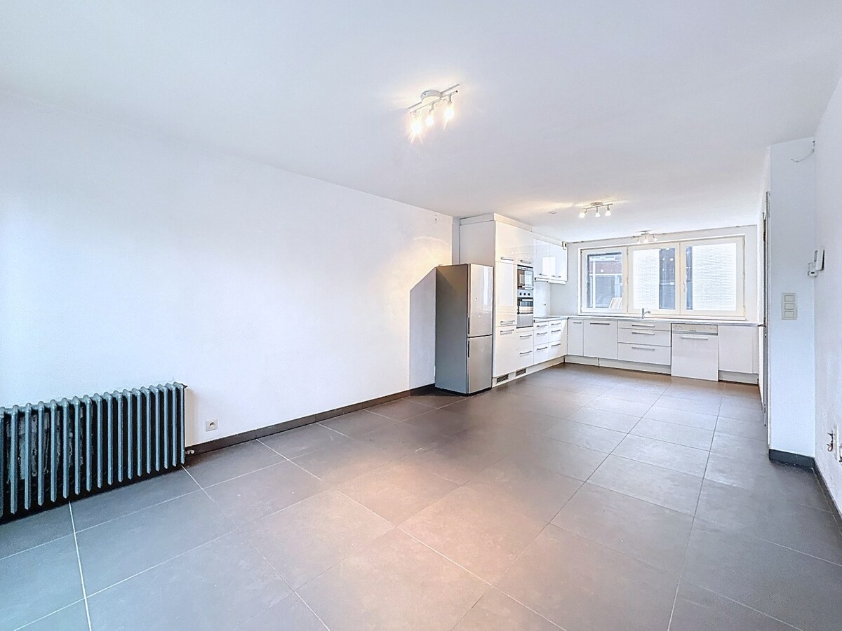 Opbrengsteigendom bestaande uit 3 appartementen en handelsgelijkvloers gelegen in het centrum van Koekelare 