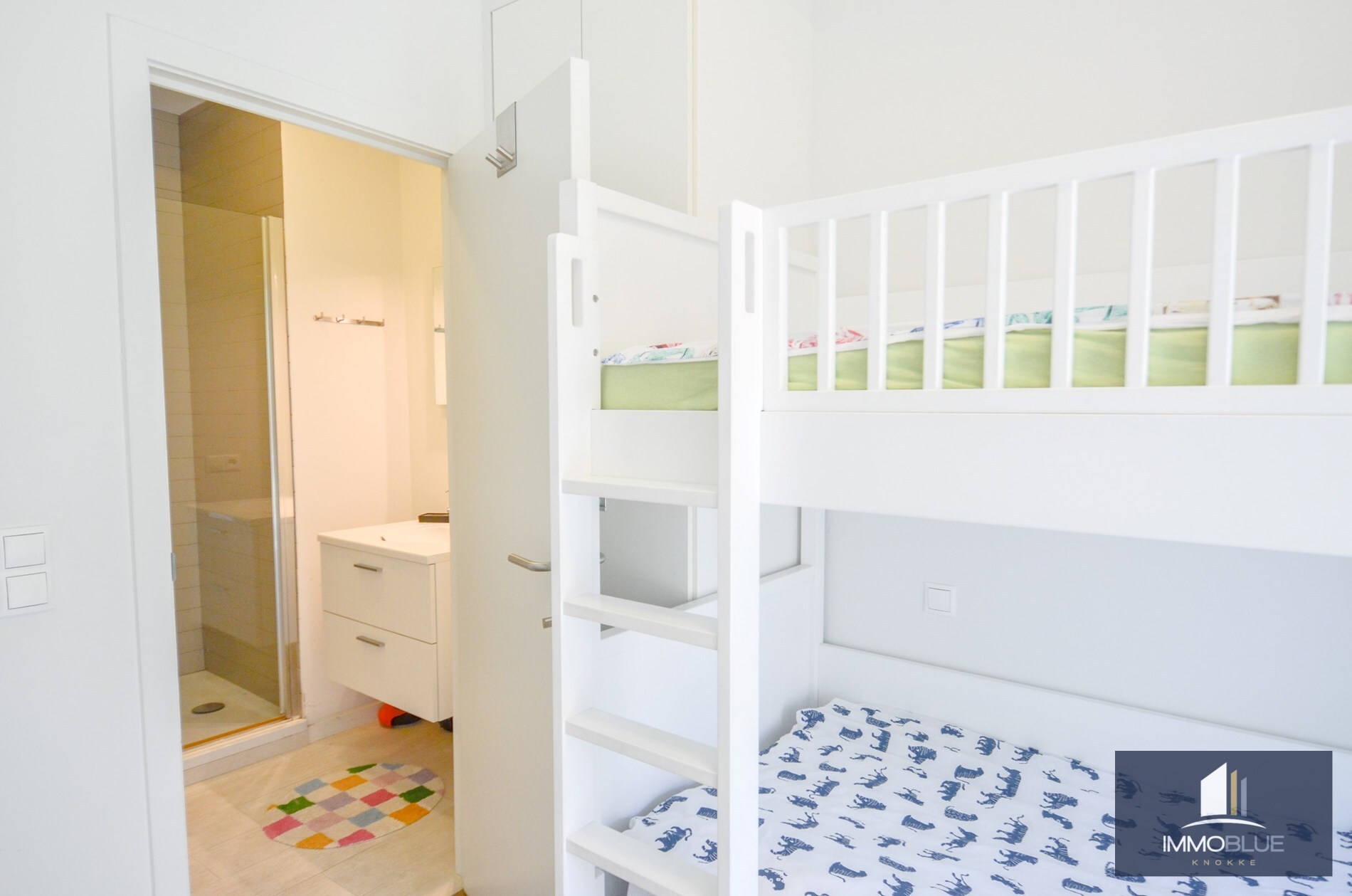 Appartement avec jardin situé au calme, à proximité de l’Avenue du Zoute. 