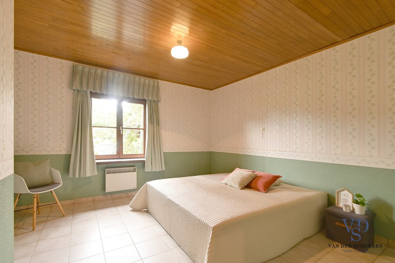 Bijzonder degelijke en ruime villa in doodlopende straat 