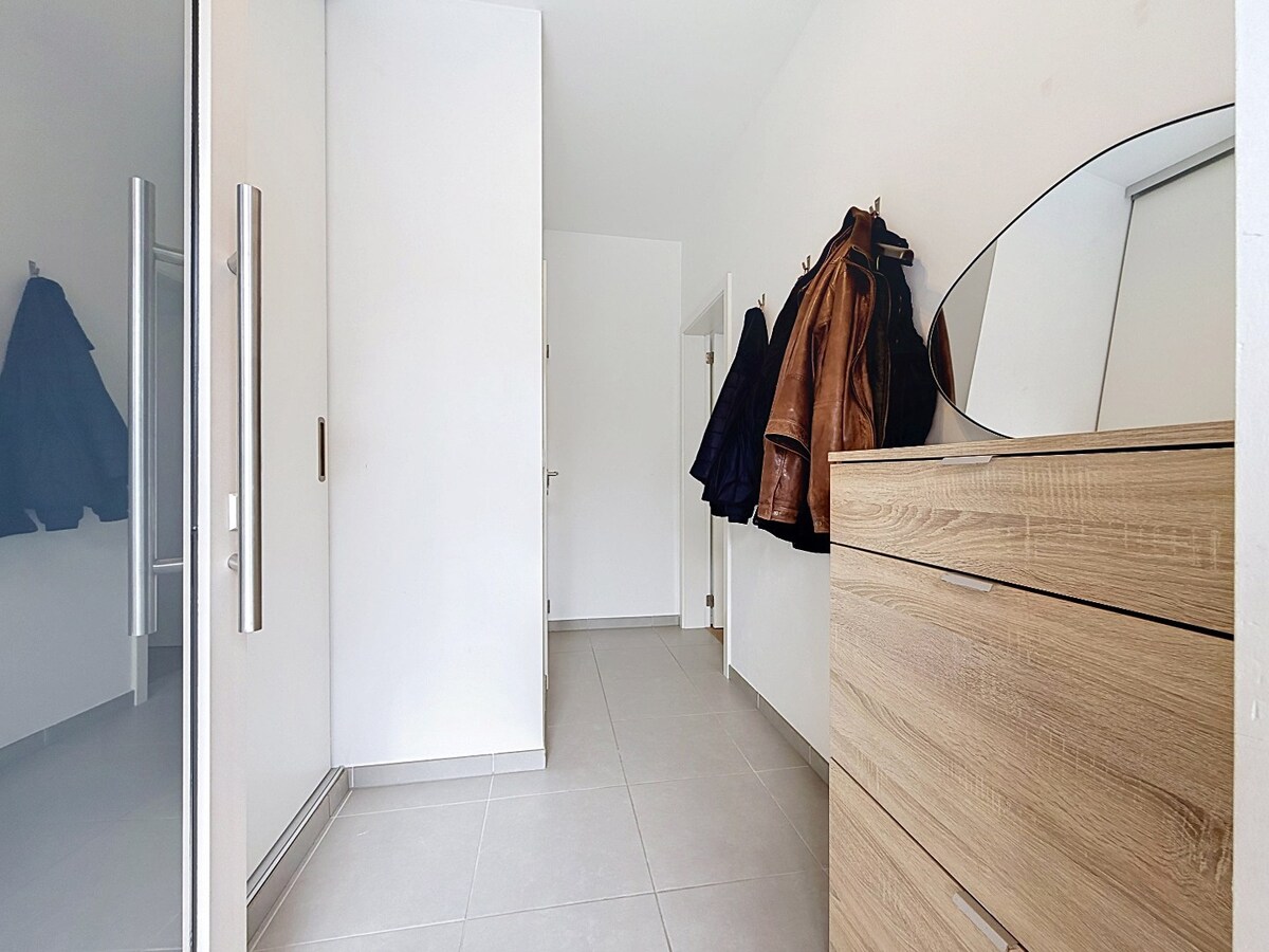 Recente, tiptop afgewerkte HOB op goede ligging te Erembodegem 