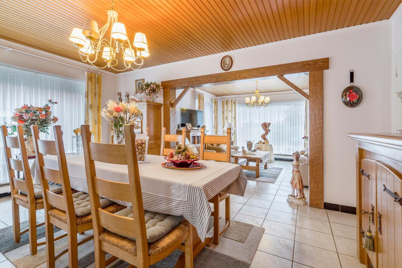 Uitstekend onderhouden halfopen woning met grote tuin 