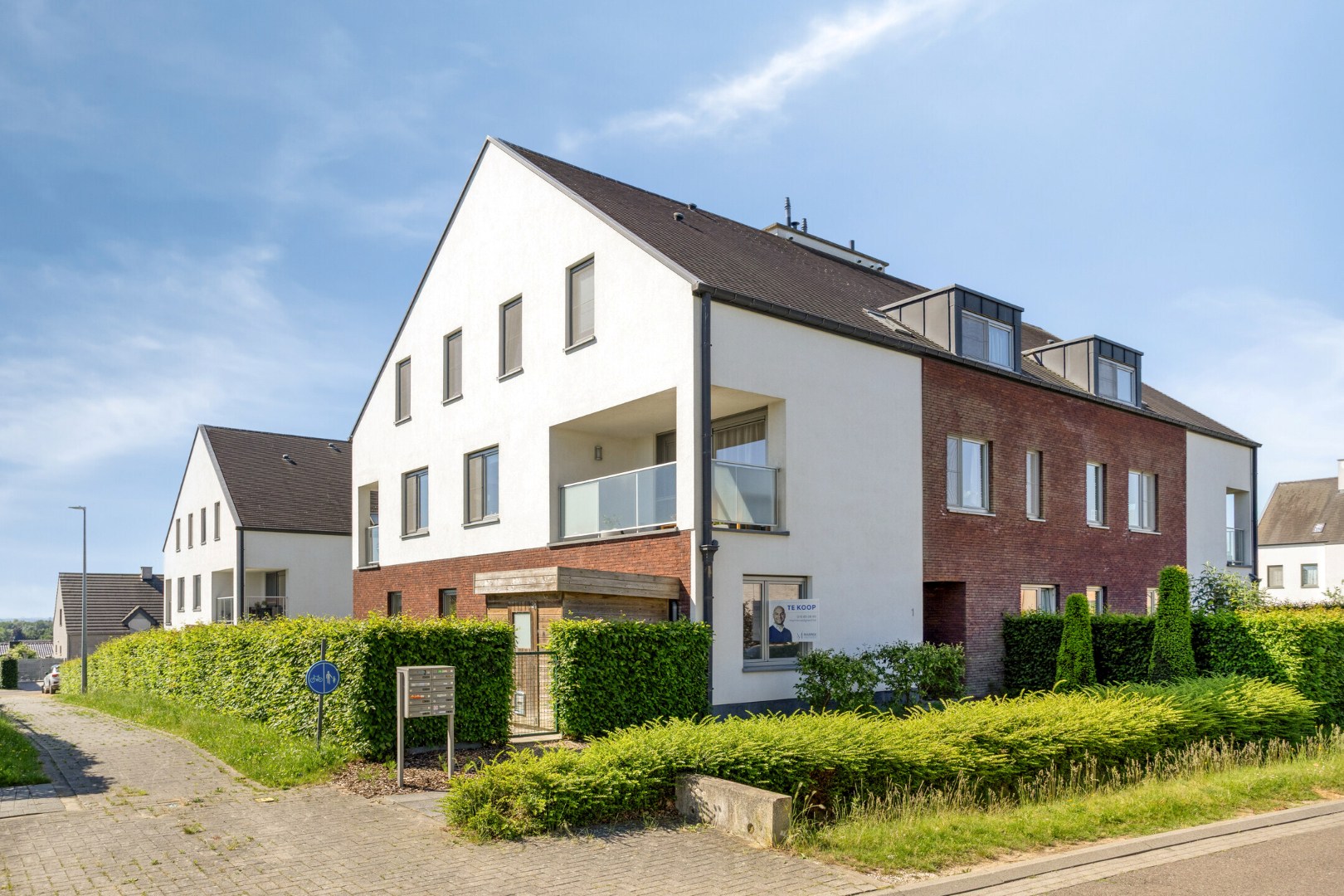 Instapklaar gelijkvloers appartement met groot terras, tuin en garagebox in Kumtich - EPC 104 KWH/m² 