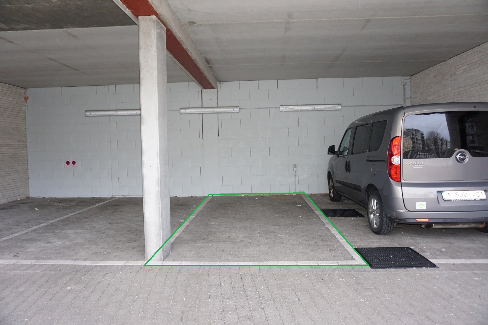 APPARTEMENT RÉCEMMENT CONSTRUIT AVEC 2 CHAMBRES ET PLACE DE PARKING PRÈS DE PETIT PARIS 