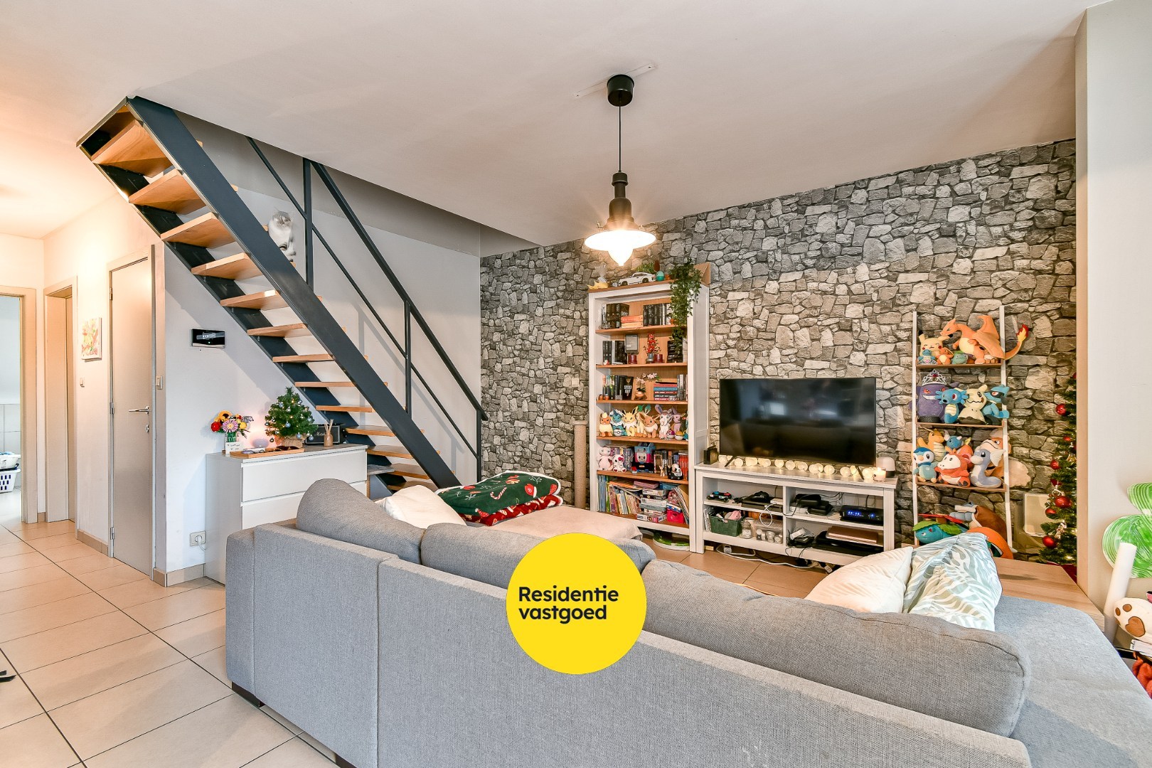 Opbrengsteigendom met 3 appartementen en 3 garages 