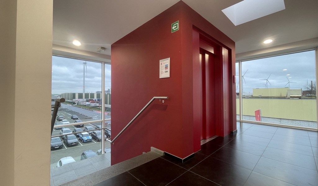 Instapklare kantoren te huur vlakbij de haven van Antwerpen