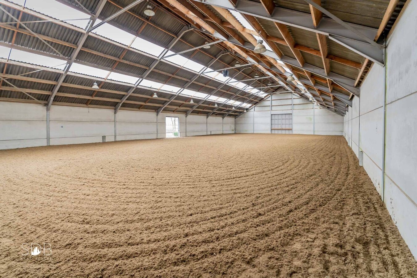 Landelijke woning met paardenaccommodatie en graslanden op 3ha 71a 90ca 