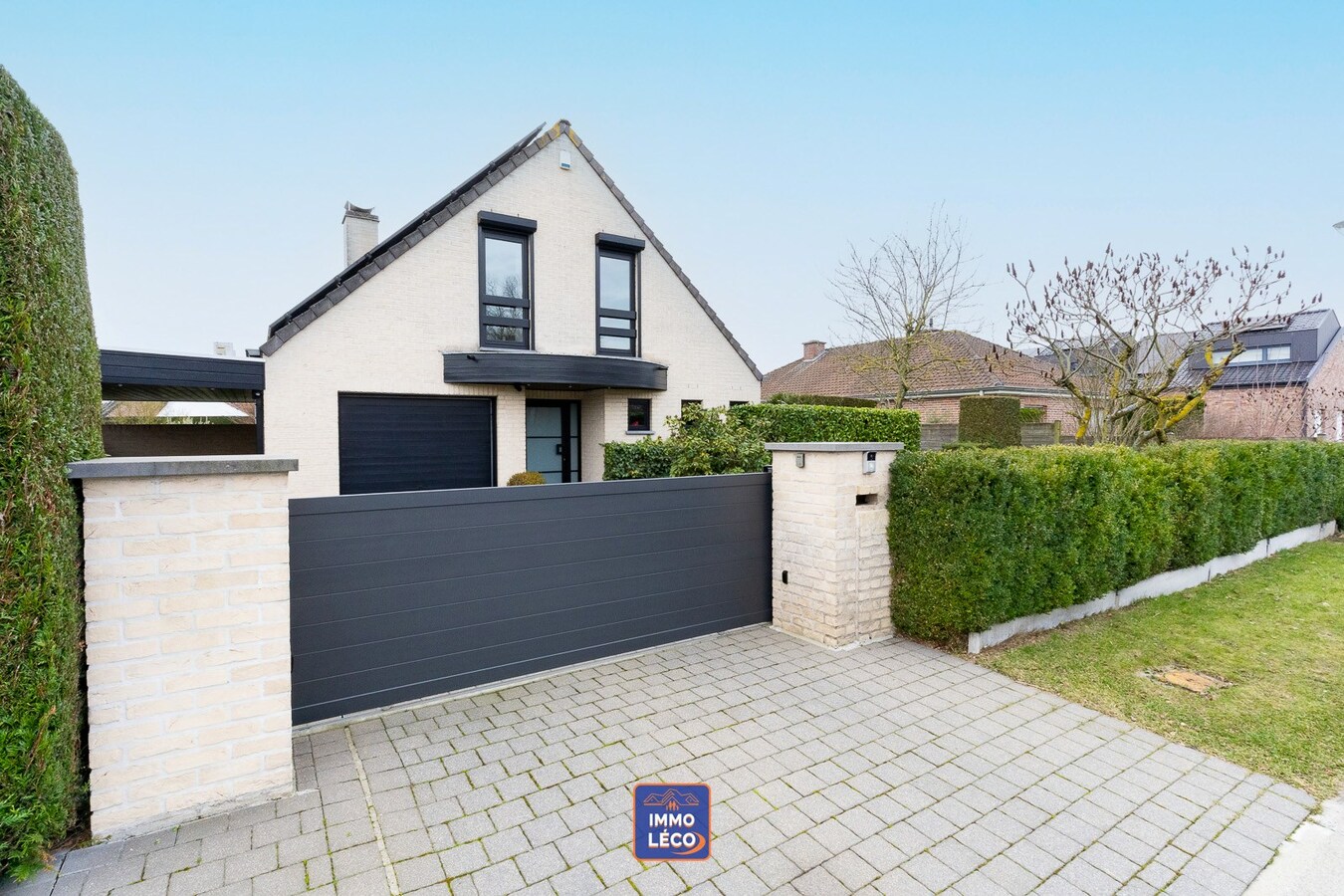 Magnifique villa érigée sur 762m², dans un clos prisé – Coup de cœur ! 