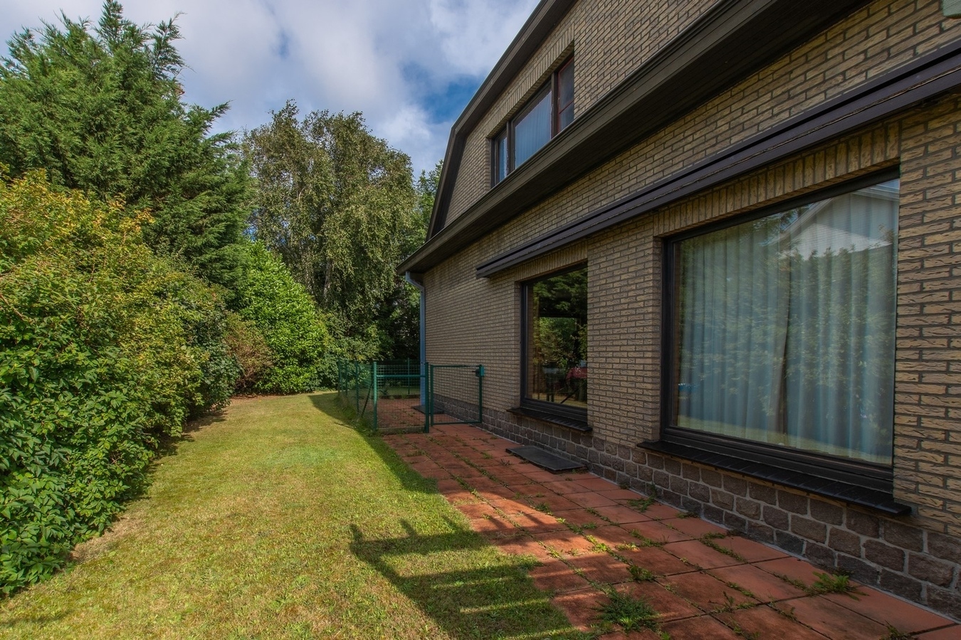 Statige, te moderniseren villa in een residentiële wijk - Blankenberge 