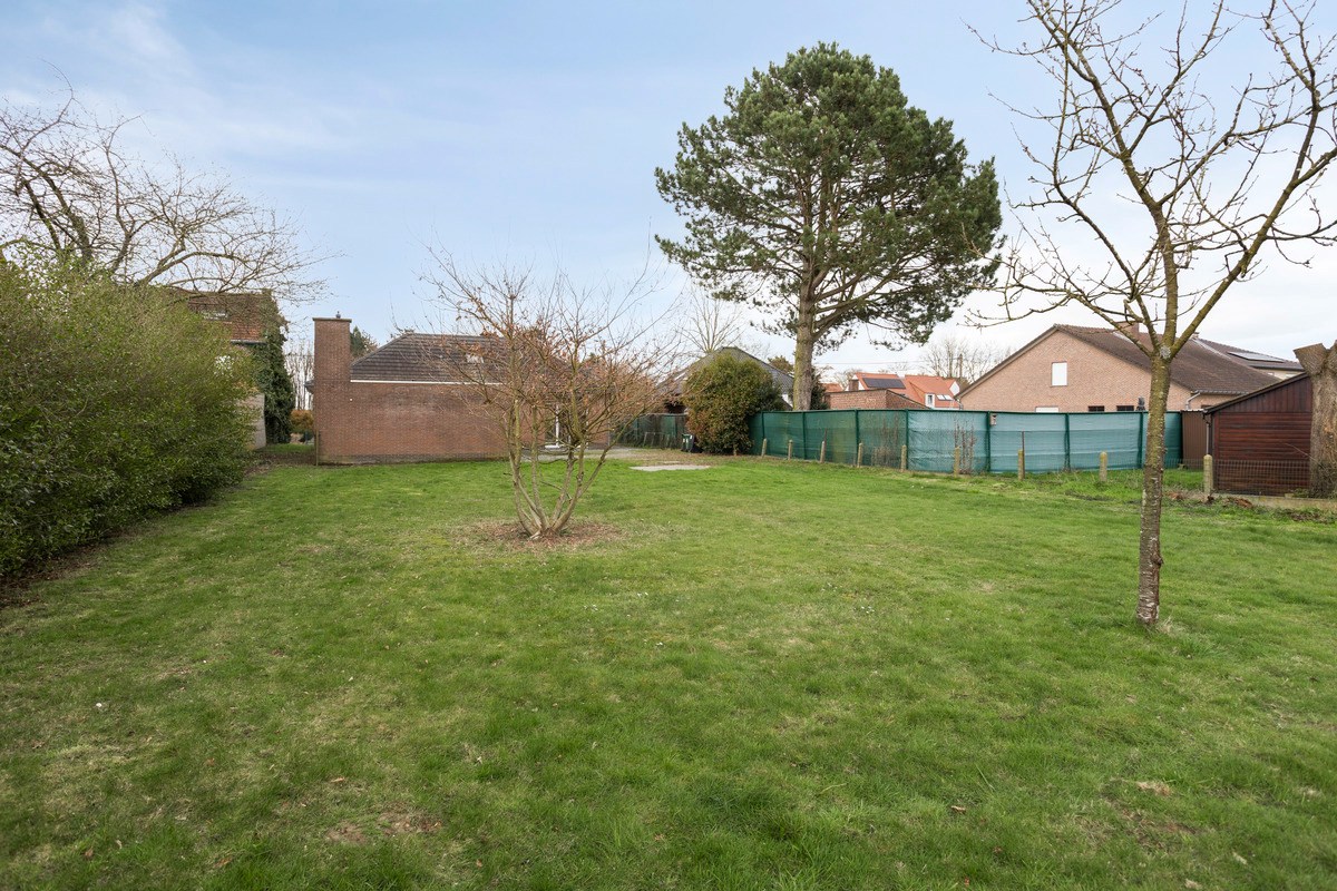 Open bebouwing met 3 slaapkamers, tuin en 2 garages op een perceel van 1108 m² in Haasrode! – EPC 363 kWh/m² - bewoonbare opp. 196 m² 