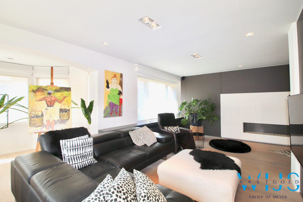 Karaktervol woonhuis met 5 slaapkamers &amp; prachtige tuin te CENTRUM Assenede ! 