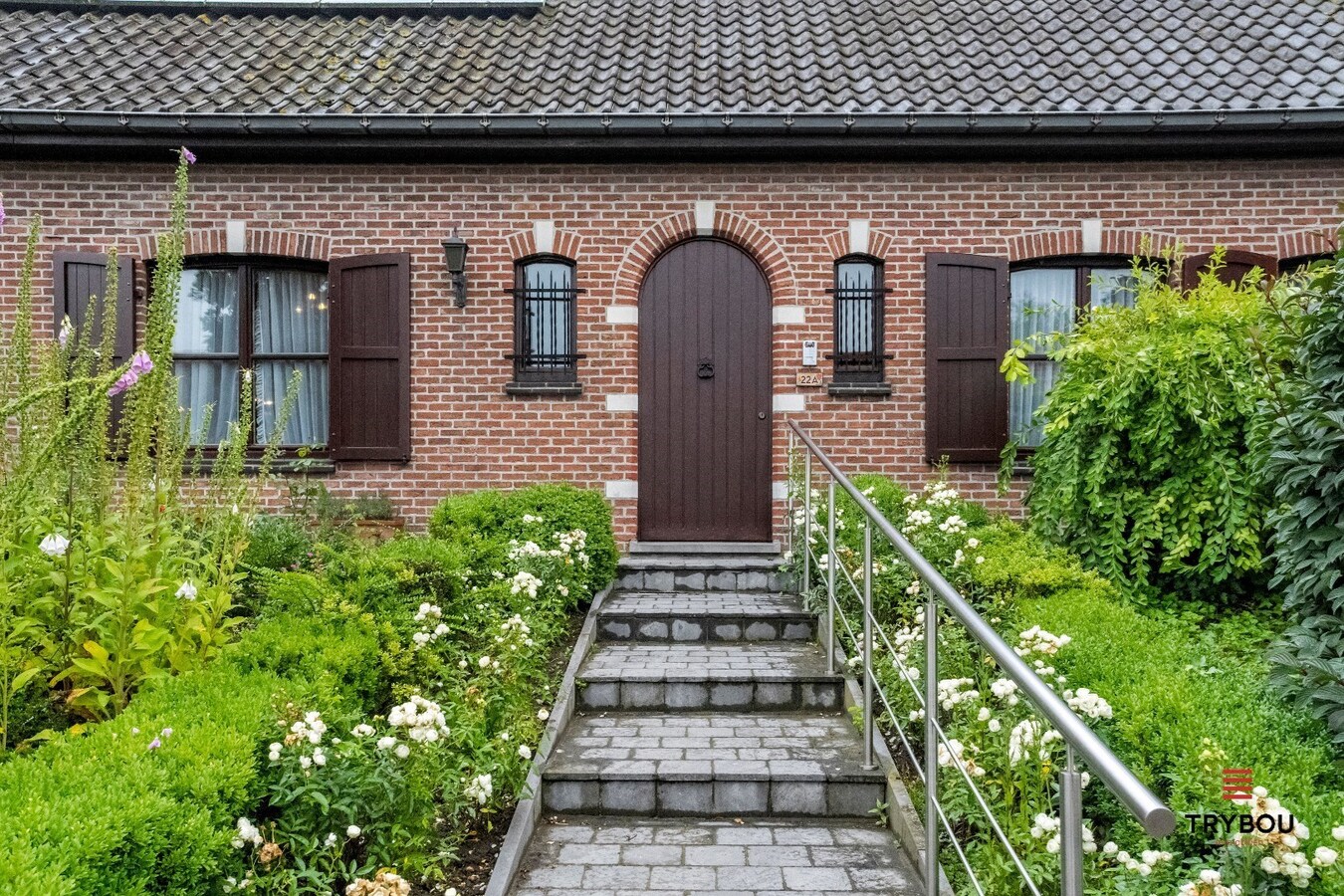 Statige villa, met enorm veel mogelijkheden, te koop in centrum Houthulst. 