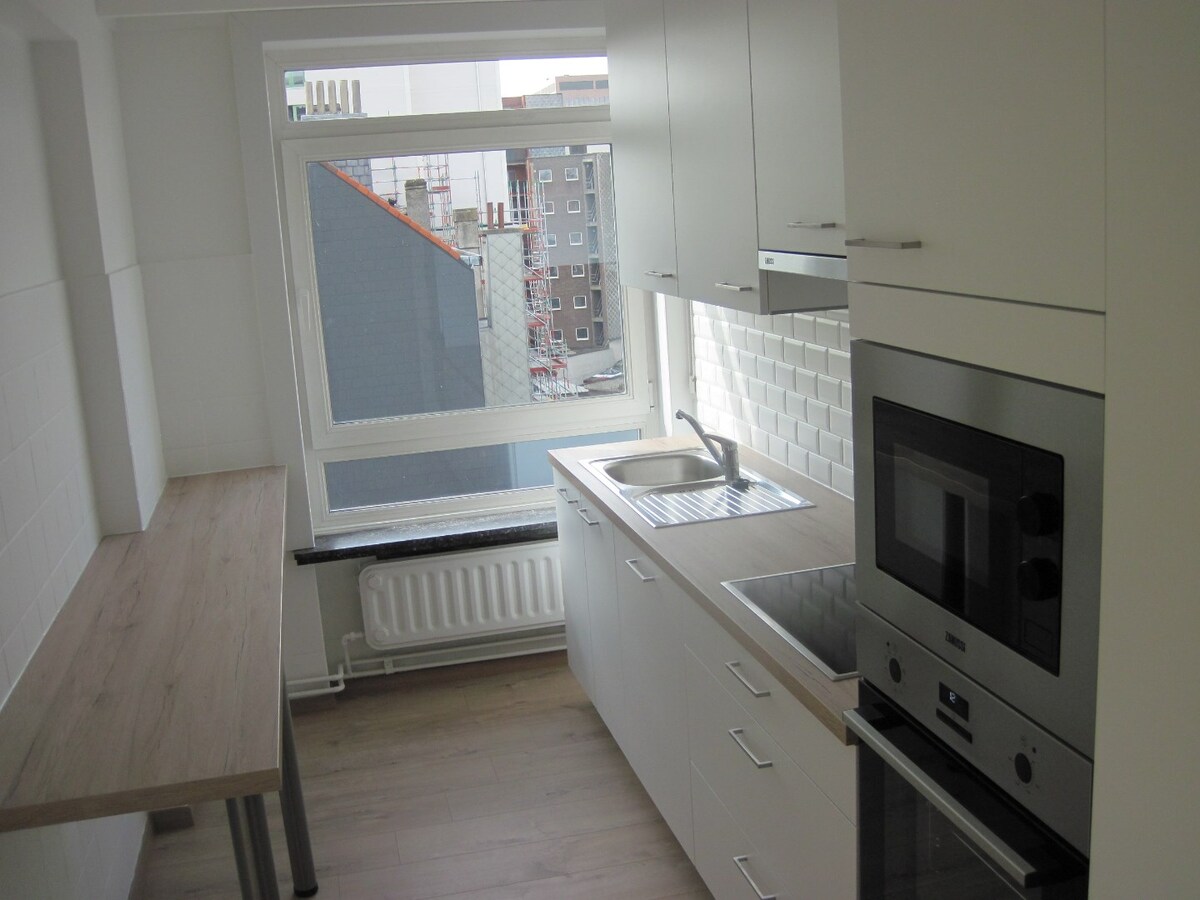 Luxueus appartement met garage en berging (kelder). 