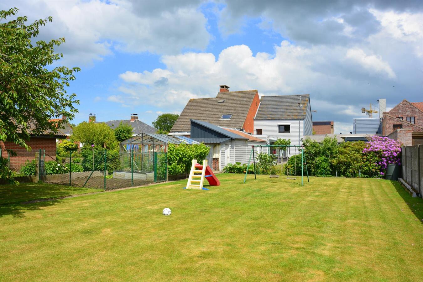 Verrassend ruime woning te Oudenburg 