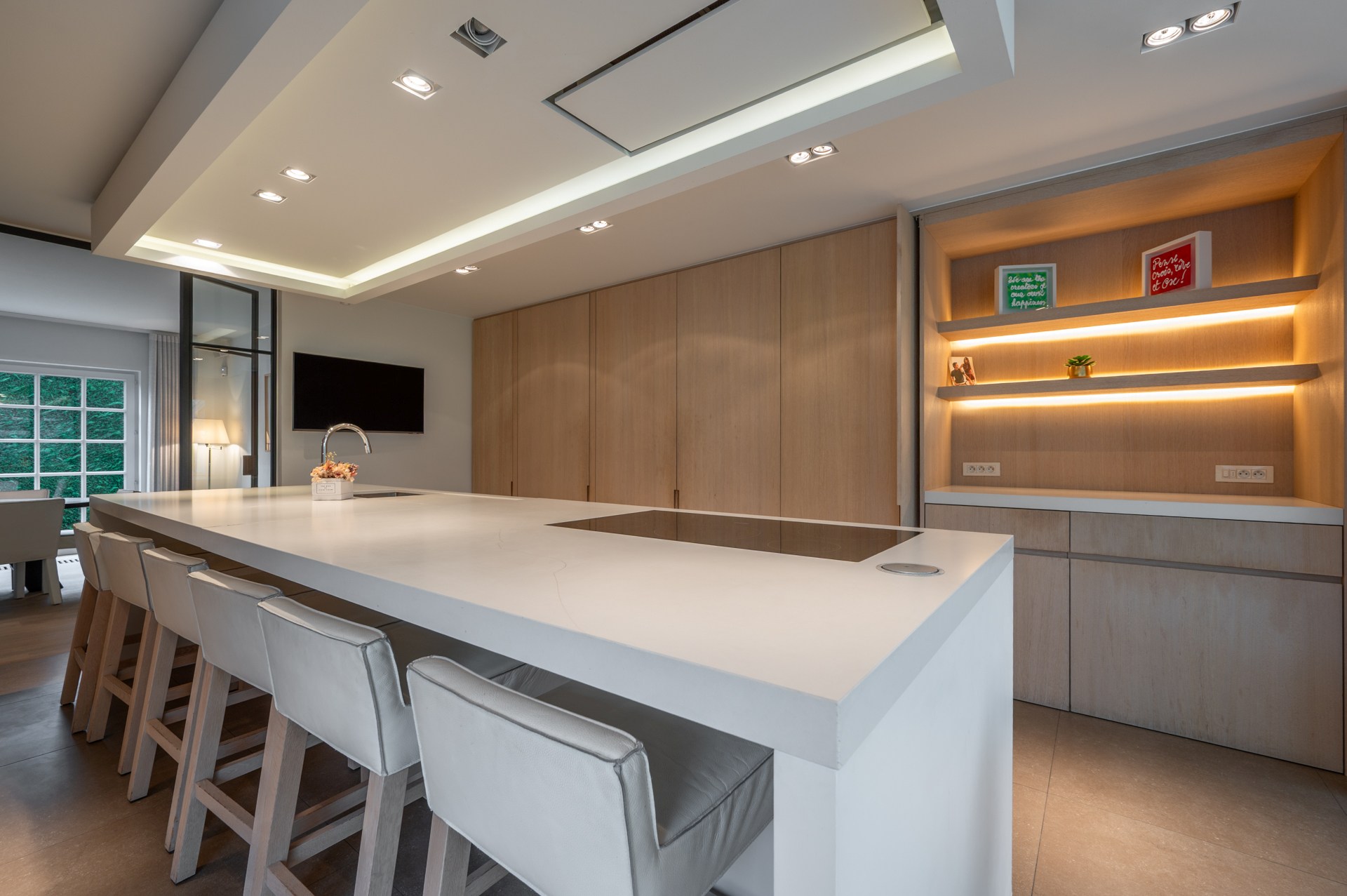 Villa exclusive entièrement meublée avec 5 chambres, piscine et double garage - emplacement prestigieux et calme près du Zoute. 