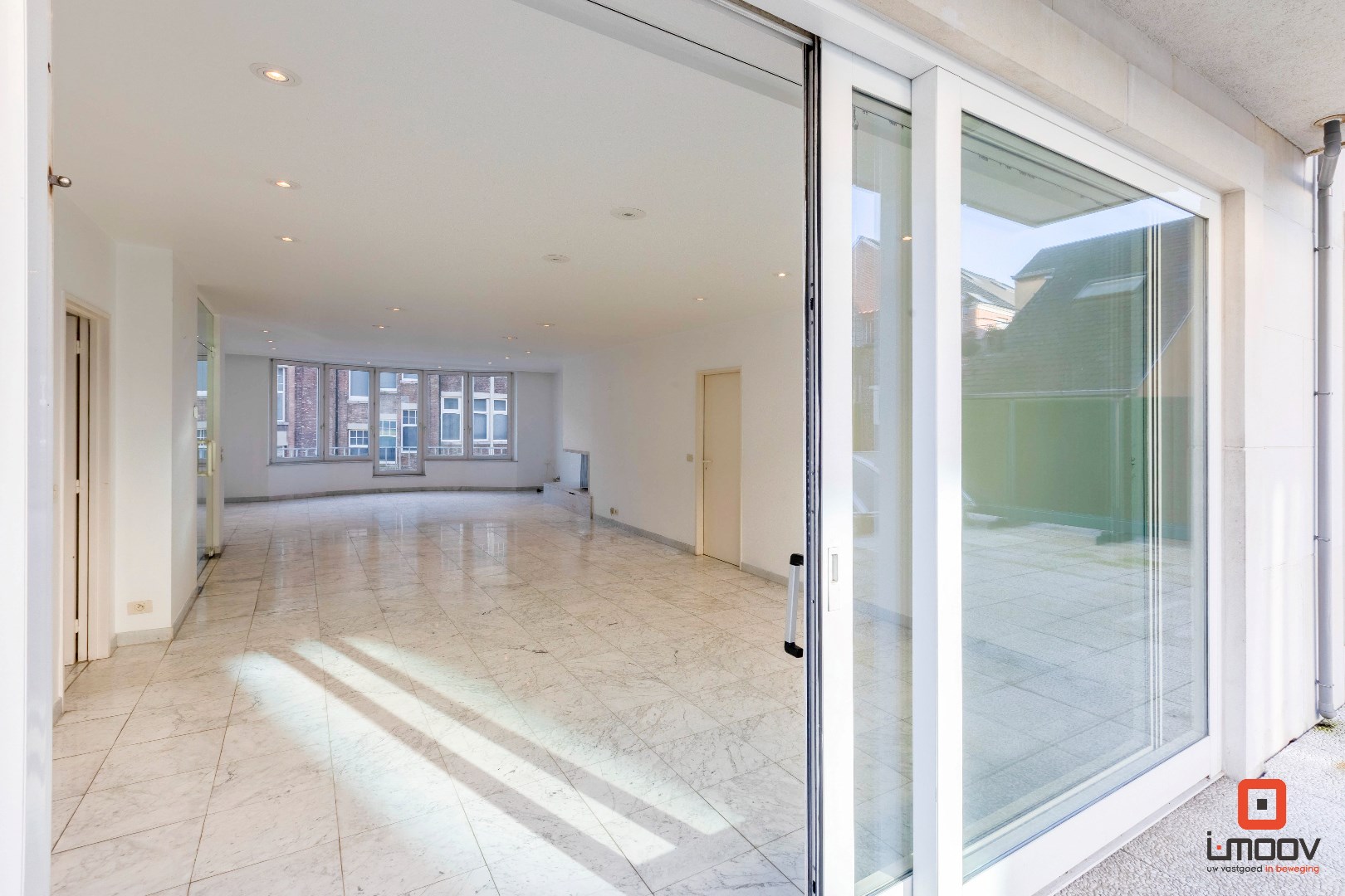 Lichtrijk appartement met uitgestrekt terras in hartje Gent! 