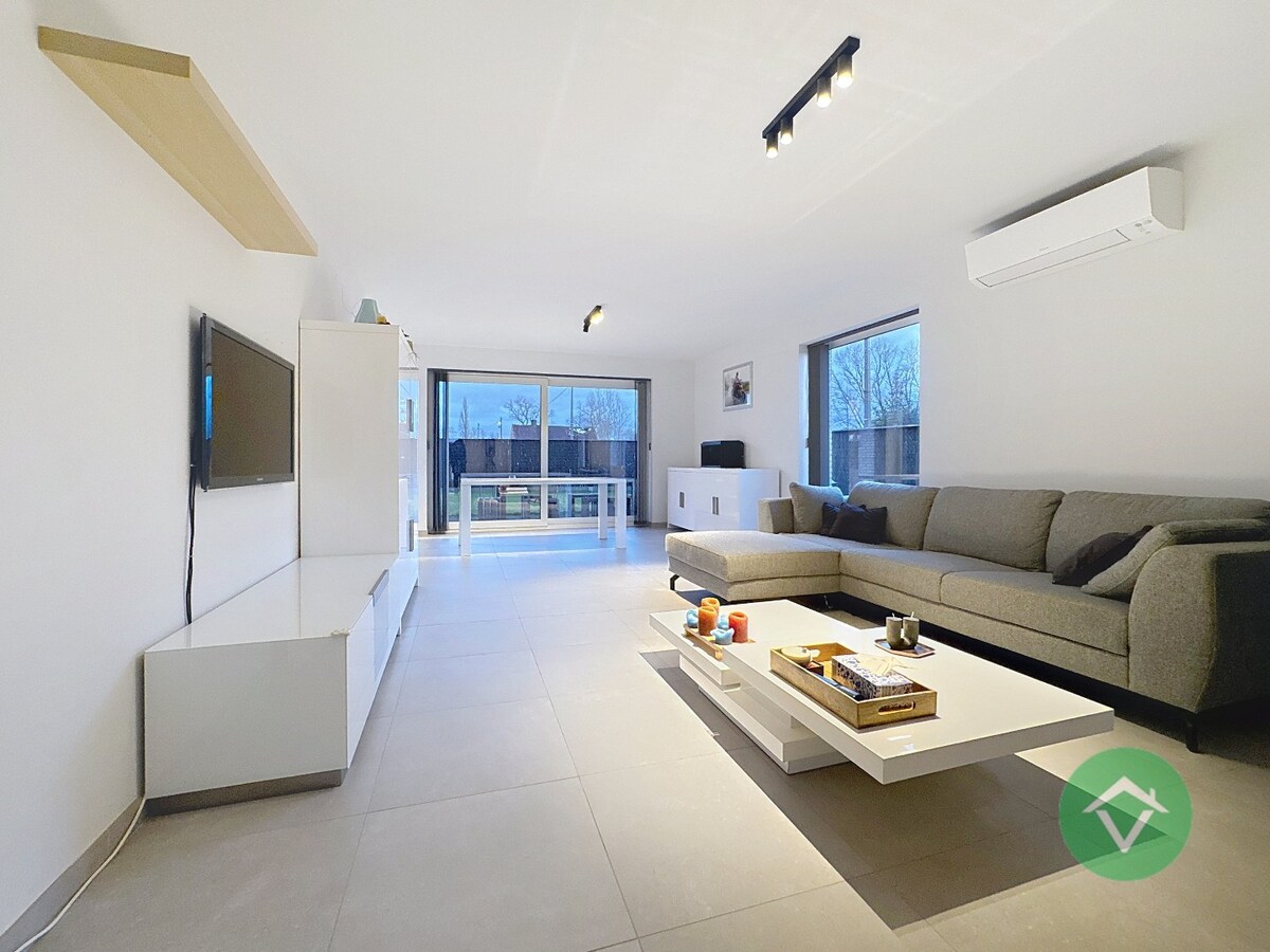 Recent halfopen nieuwbouwwoning te Koekelare. 