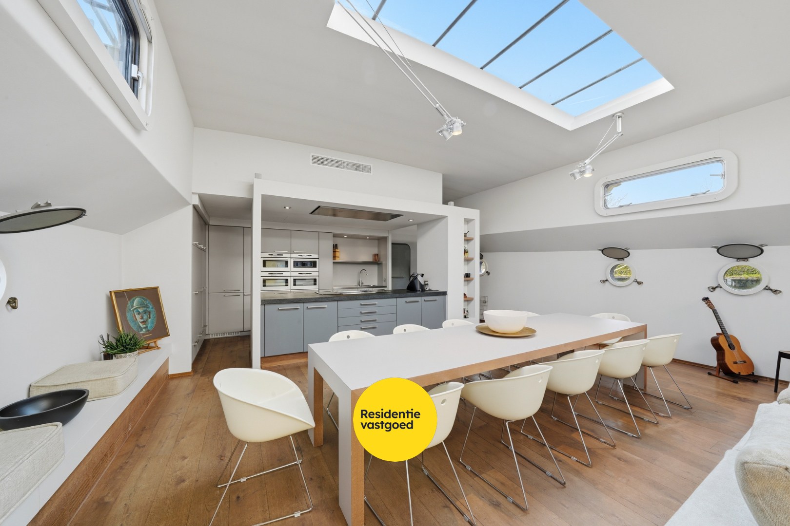 Unieke woonboot met B&amp;B en vergunde ligplaats in Plassendale 