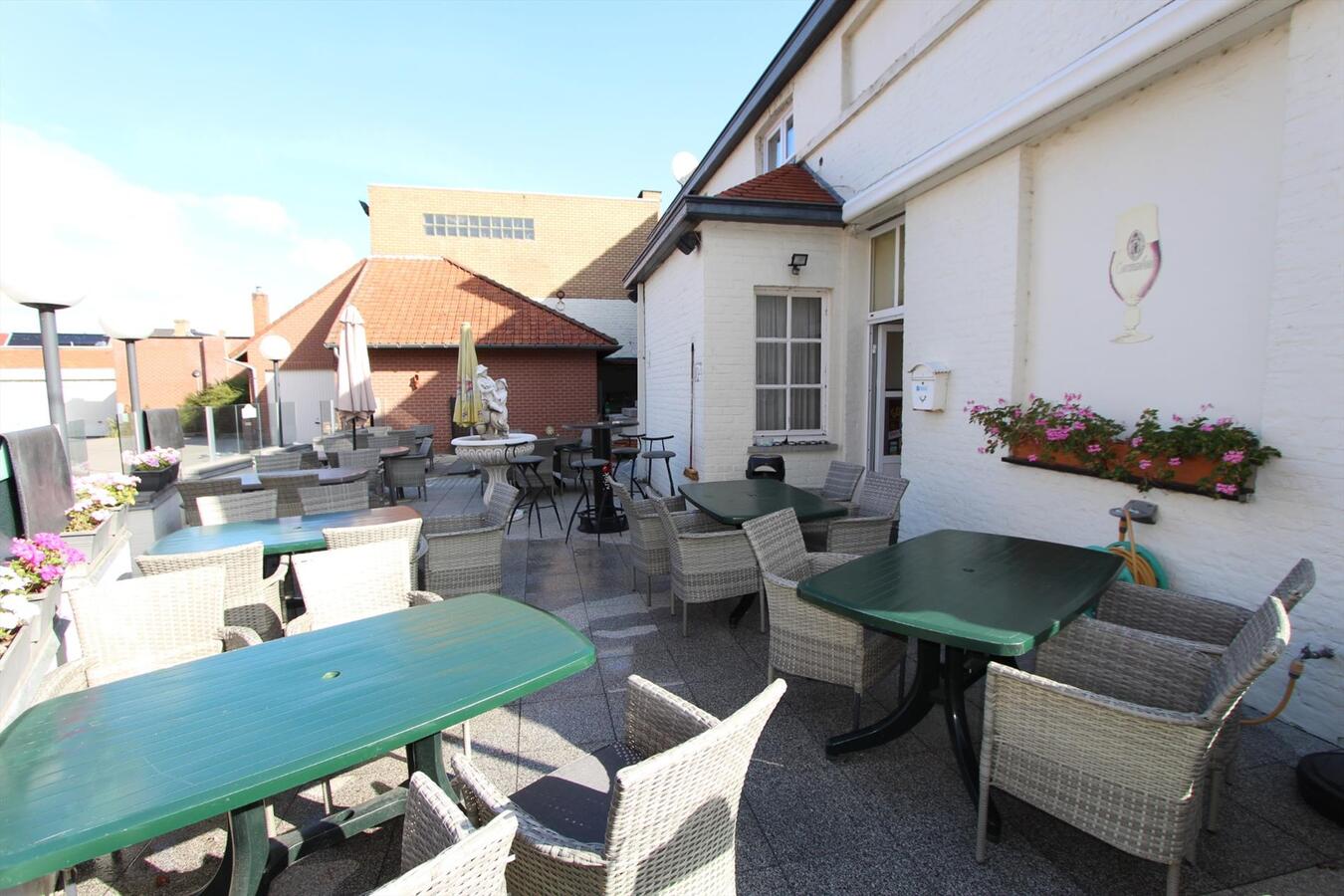 Instapklare café over te nemen te Koekelare 