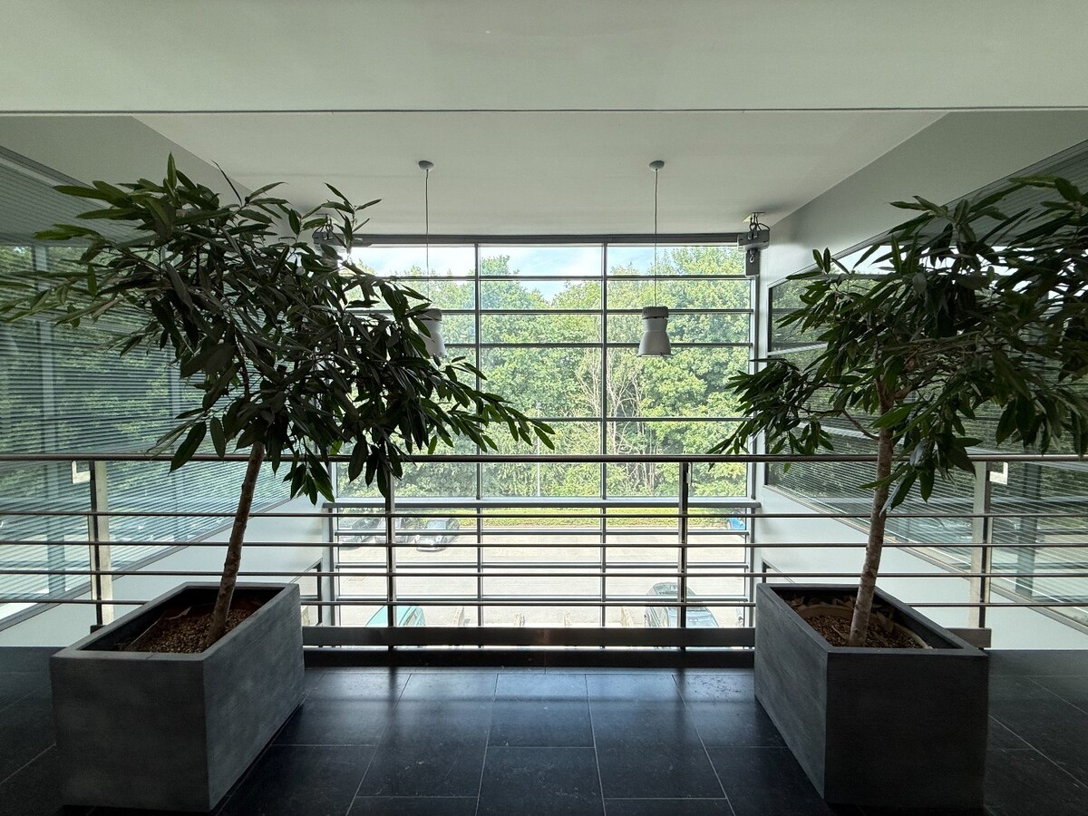 Centre d’Affaires « Excellence » – Bureau à louer ± 210 m² avec parkings 