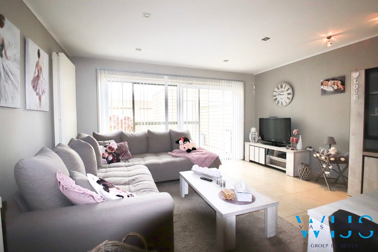 GELIJKVLOERS appartement met 2 slaapkamers &amp; garage te Ertvelde! 